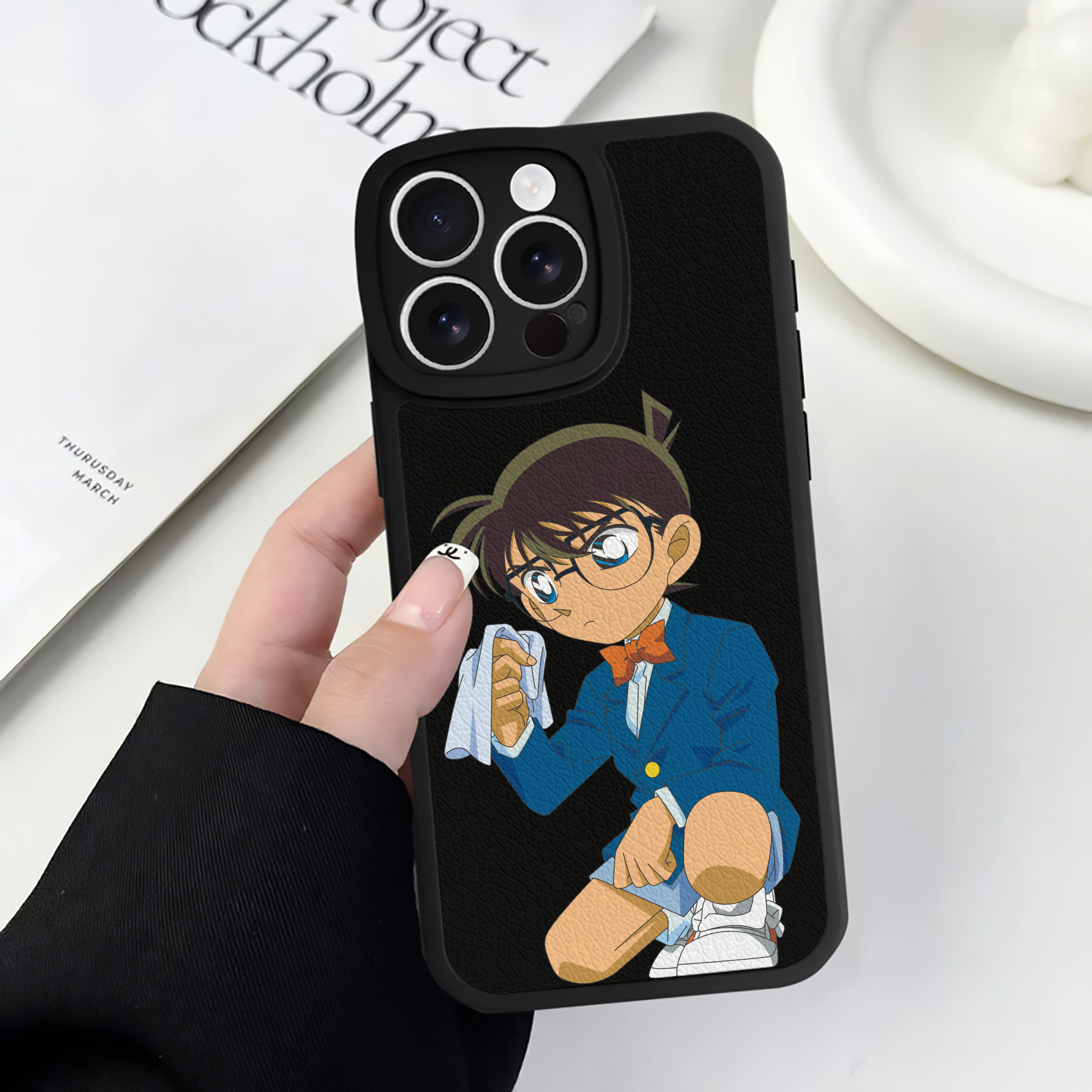 （画像用） 名探偵コナン 江戸川 コナン Detective Conan Conan Edogawa 【iPhone 16シリーズ対応】シリコンスマホケース（レザー調） 材質：シリコン